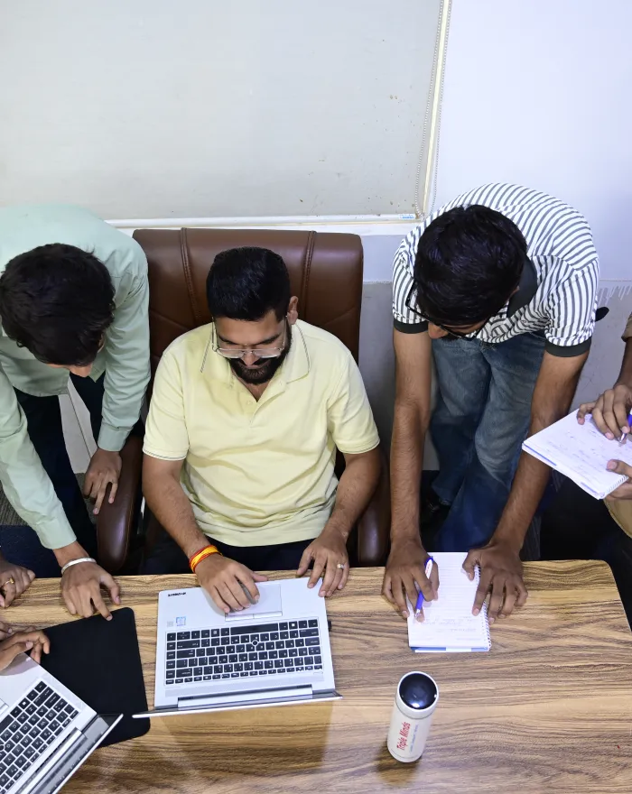 SEO Circular multilingual SEO specialists collaborating in the office
